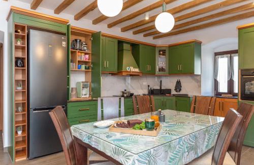 Panteli Apartment | Heliades NeoClassical