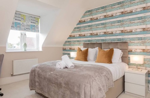 Wolverton House | Heliodoor Apartments 5-Bedroom House Near M1 J14