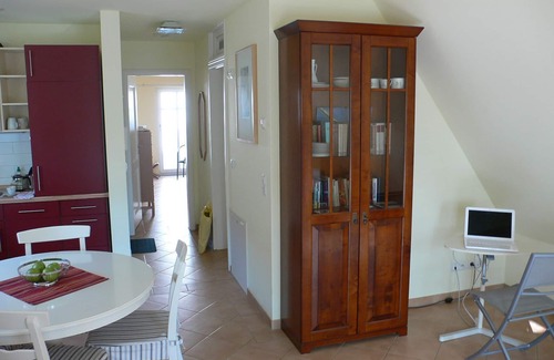 Warnemuende Apartment | Helle Wohnung mit Balkon am Strom in Warnemünde