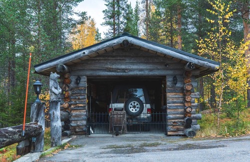 Sirkka Cabin | Hellevi Log Cabin by Aavalevi Holidays