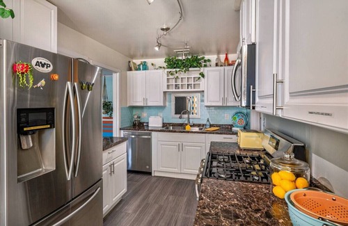 Fullerton Apartment | Hello Sunshine: Family-Friendly Gem 9 min to Disneyland