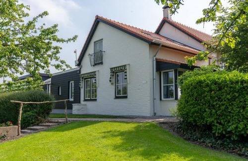 Cadzand-Bad House | Hello Zeeland - Essenhoeve 1 Voorhuis