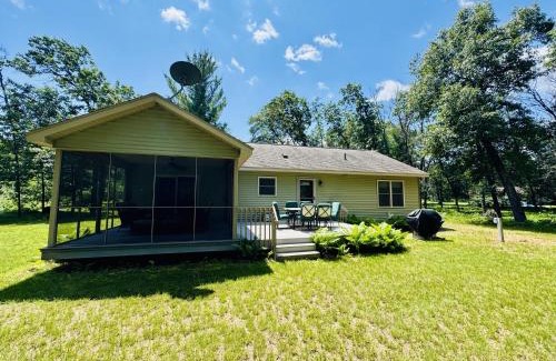 Nekoosa House | Hellpap Family Cabin