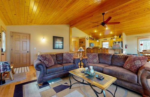 Nekoosa House | Hellpap Family Cabin