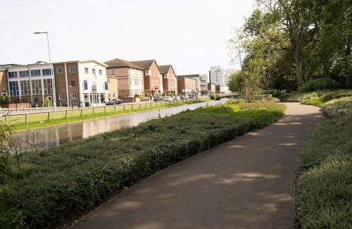 Hemel Hempstead Apartment | Hemel Apartments - Riverside Retreat