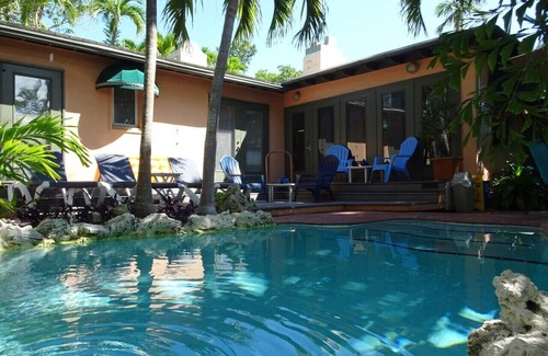 Old Town House | Hemingway Caribbean Townhome/Private Pool by Beach,Key West charm,free parking