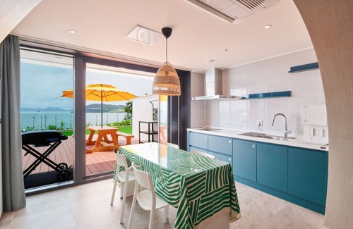 Dolsan-eup Resort | HEMIRION POOL VILLA&RESORT