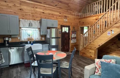 Rogers House | Hemlocks Over Muir in Rogers KY - Hot Tub & WiFi