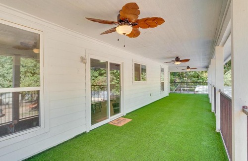 Geneva Apartment | Hemphill Vacation Rental with Pool, Walk to Lake!