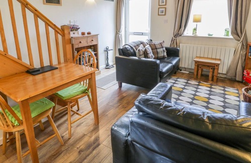 Ffestiniog Cottage | HEN AELWYD YR URDD, pet friendly, with open fire in Llan Ffestiniog