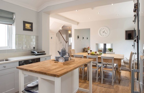Rhosneigr House | Hen Gi Mor : Spacious 4‑Bed Home with 3 Reception Rooms in Rhosneigr | Managed by Anglesey Holiday L
