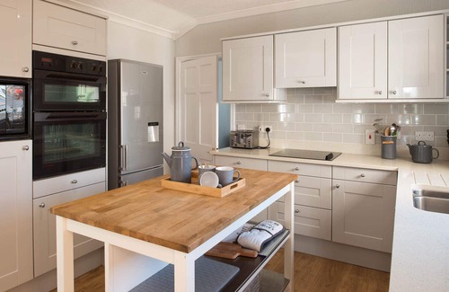 Rhosneigr House | Hen Gi Mor : Spacious 4‑Bed Home with 3 Reception Rooms in Rhosneigr | Managed by Anglesey Holiday L