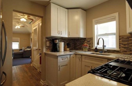 Point Pleasant Beach House | HEN5 | Beachside 4BR 1ba cottage in the sand, 4 badges to beach! Street Parking