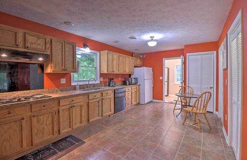 Hendersonville House | Hendersonville Home w/Fire Pit: 5 Mi to Downtown!