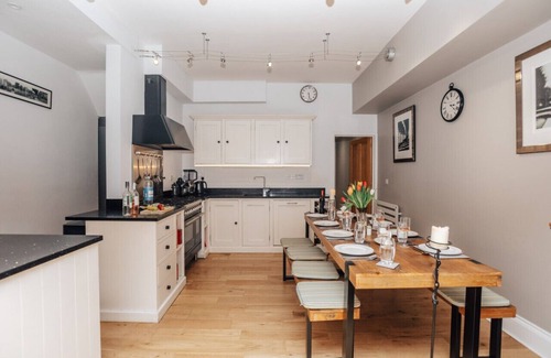 Henley Apartment | Henley Gardens - Central Henley