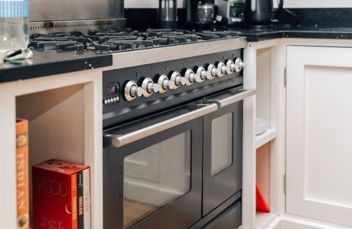 Henley Apartment | Henley Gardens - Central Henley