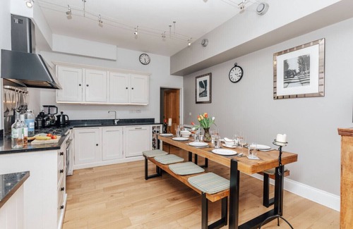 Henley Apartment | Henley Gardens - Central Henley