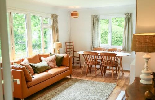 Felindre Farchog House | Henllys Lodge