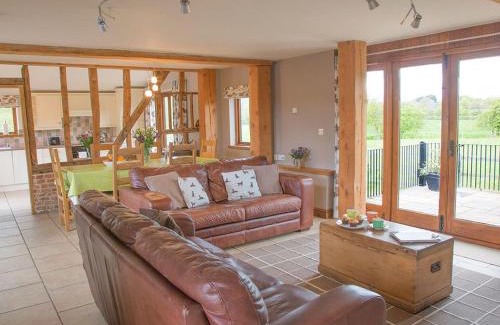 Wenhaston House | Henry's Barn - Ukc3168