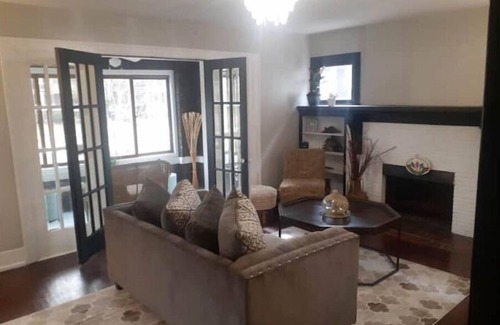 Detroit House | HenryFordHospital Detroit B&B