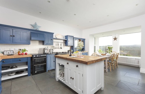 Mullion House | Henscath House's characterful and spacious design perfectly caters for family and friends