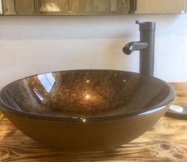 Ludwel Apartment | HENWICK HOUSE Beautiful flat,Private parking, short walk to town