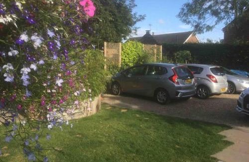 Ludwel Apartment | HENWICK HOUSE Beautiful flat,Private parking, short walk to town