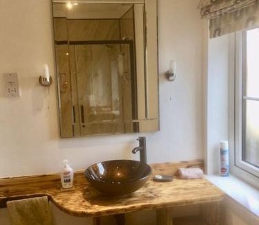 Ludwel Apartment | HENWICK HOUSE Beautiful flat,Private parking, short walk to town