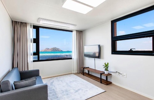 Hallim Hotel | Here Now pension