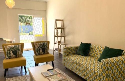 Hermanus Apartment | Hermanus 2 bed (Incl King bed) - Walk to the sea!