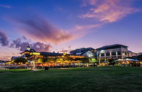 Kareeberg Apartment | Hermanus Waterfront Boho Studio Apartment, Whale Coast Hideaway