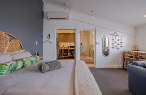 Kareeberg Apartment | Hermanus Waterfront Boho Studio Apartment, Whale Coast Hideaway