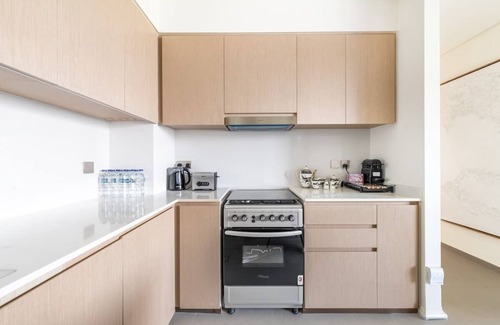 Downtown Dubai Apartment | Hermes-Style | Burj Khalifa View & Infinity Pool