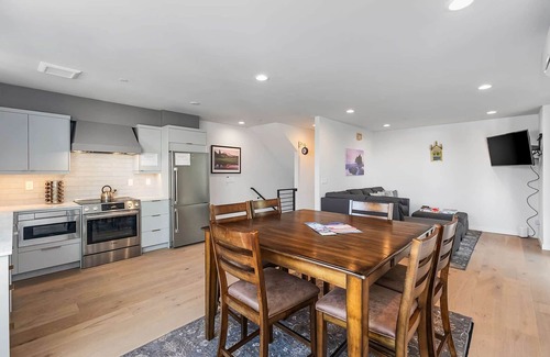 East Queen Anne Apartment | Hermione's Time-Turner Sweet Suite