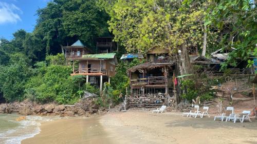 Nuea Khlong Hotel | Hermit Cafe&Bungalow