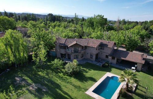 Chacras de Coria House | Hermosa Casa 14 pax Piscina Futbol 5 Chacras