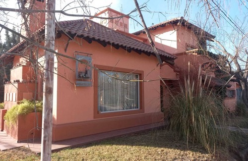 Chacras de Coria Ski Chalet | Hermosa Casa Ubicada en Huerto del Sol, Chacras de Coria. Mendoza/10 Personas