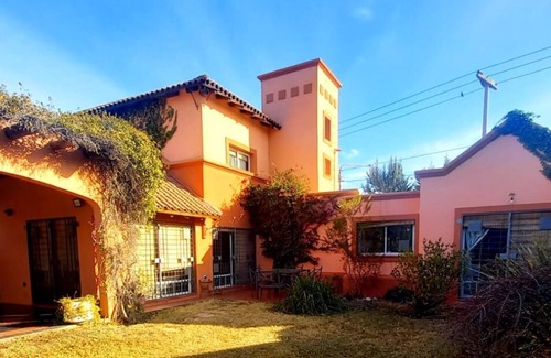 Chacras de Coria Ski Chalet | Hermosa Casa Ubicada en Huerto del Sol, Chacras de Coria. Mendoza/10 Personas