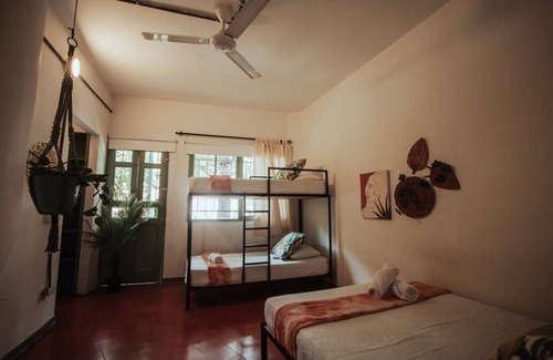 La Candelaria Hotel | Hermosa Habitación Estandar Familiar en La Candelaria - Medellín