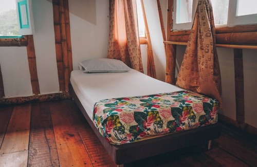 Medellin Hotel | Hermosa Habitacion Family Superior En Santa Elena