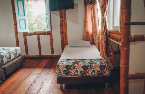 Medellin Hotel | Hermosa Habitacion Family Superior En Santa Elena