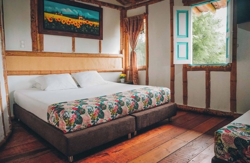 Medellin Hotel | Hermosa Habitacion Family Superior En Santa Elena