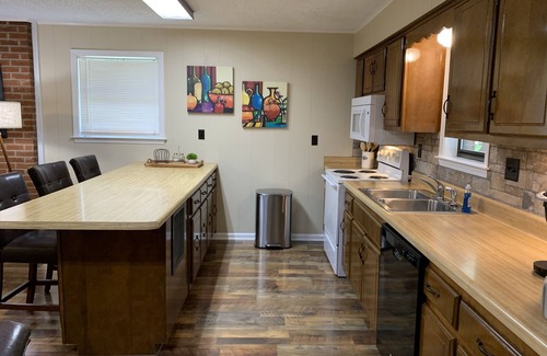 Hernando House | Hernando Retreat! Private, Clean, Spacious and near Hernando Town Square!