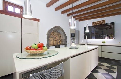 Tias Cottage | Hero luxury country house