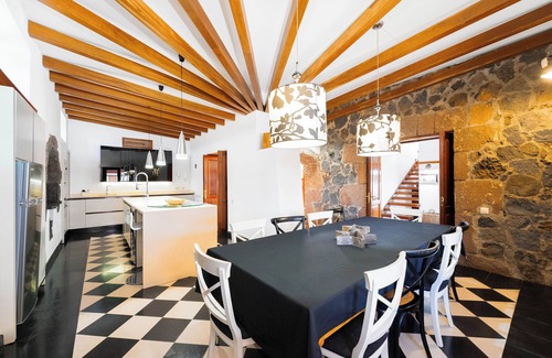 Tias Cottage | Hero luxury country house