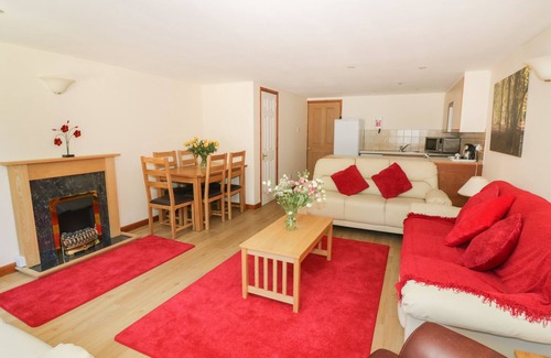 Smallburgh Cottage | HERON COTTAGE, family friendly, with pool in Wayford