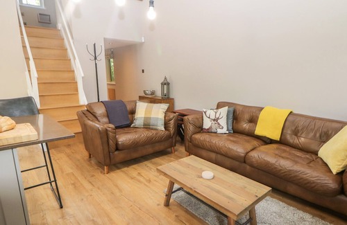 Chesterfield Cottage | HERON LODGE, family friendly, with open fire in Dronfield