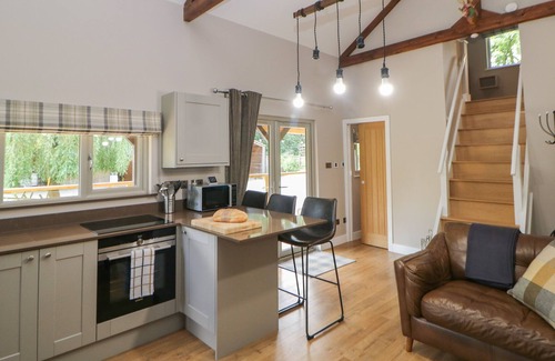 Chesterfield Cottage | HERON LODGE, family friendly, with open fire in Dronfield