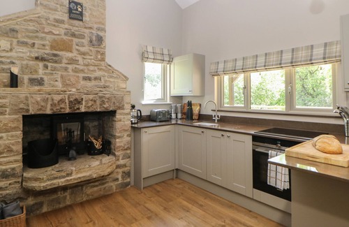 Chesterfield Cottage | HERON LODGE, family friendly, with open fire in Dronfield