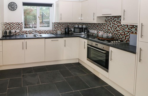 Milford Haven Cottage | HERON, pet friendly, luxury holiday cottage in Milford Haven